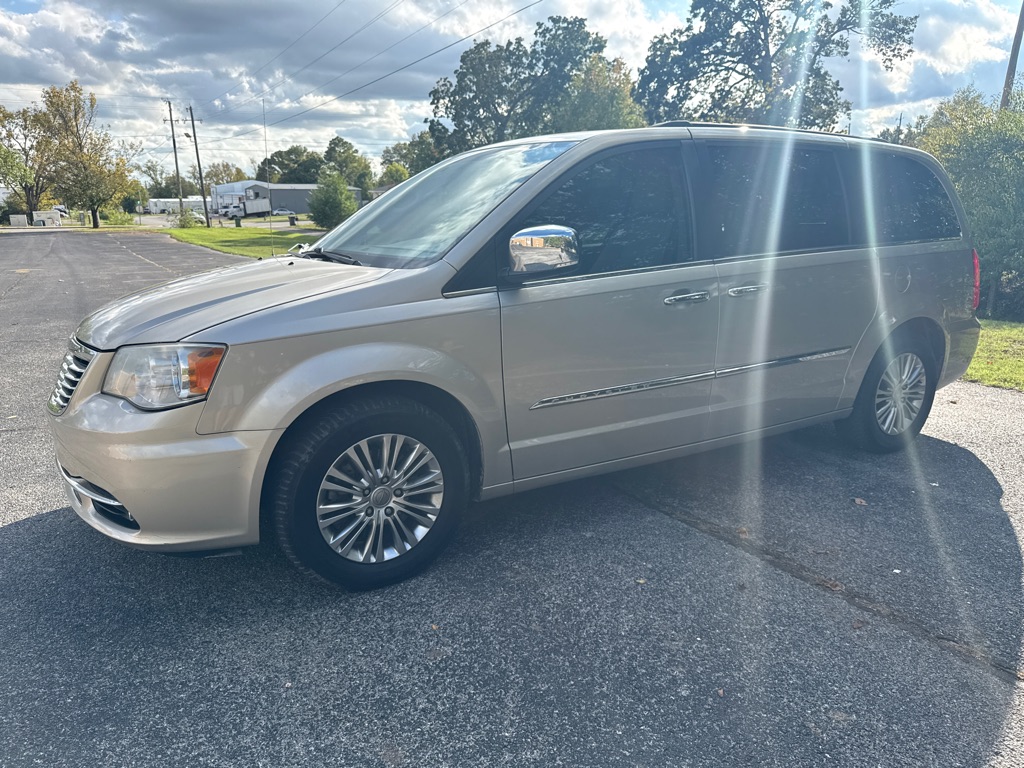 Photo 3 of this CHRYSLER TOWN & COUNTRY
