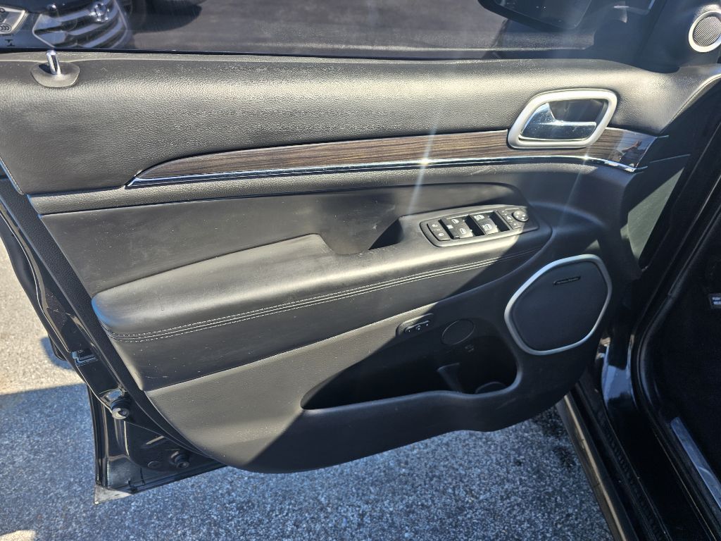 Photo 12 of this JEEP GRAND CHEROKEE