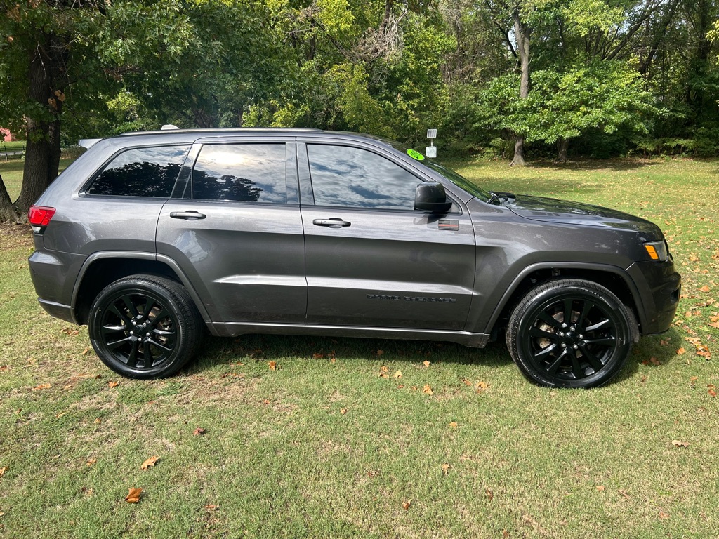 Photo 3 of this JEEP GRAND CHEROKEE