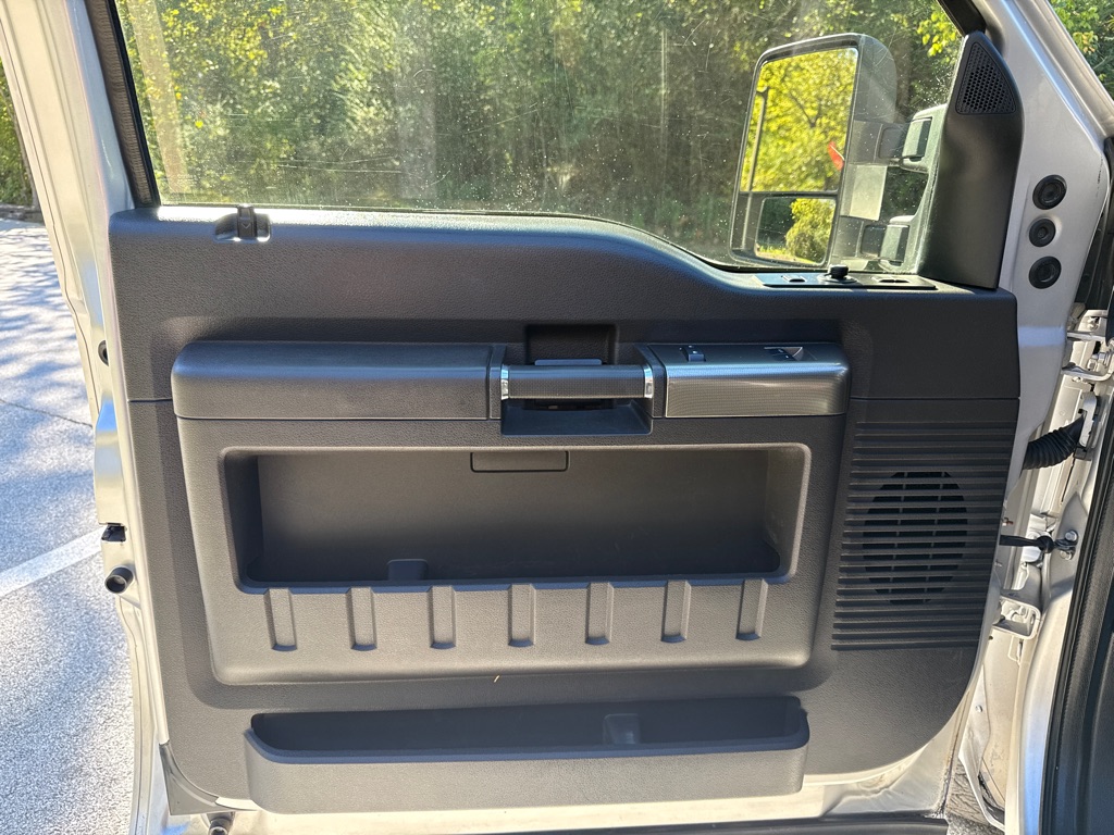 Photo 10 of this FORD F350