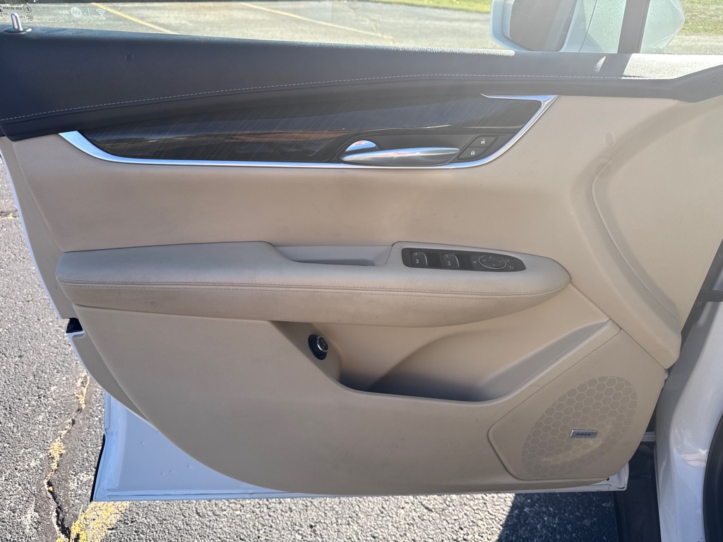 Photo 10 of this CADILLAC XT5