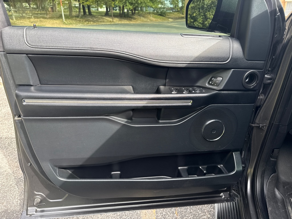 Photo 9 of this FORD EXPEDITION