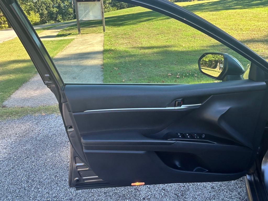 Photo 8 of this TOYOTA CAMRY