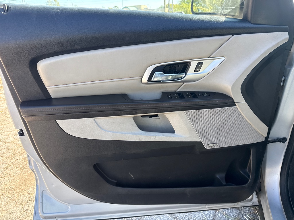 Photo 8 of this GMC TERRAIN