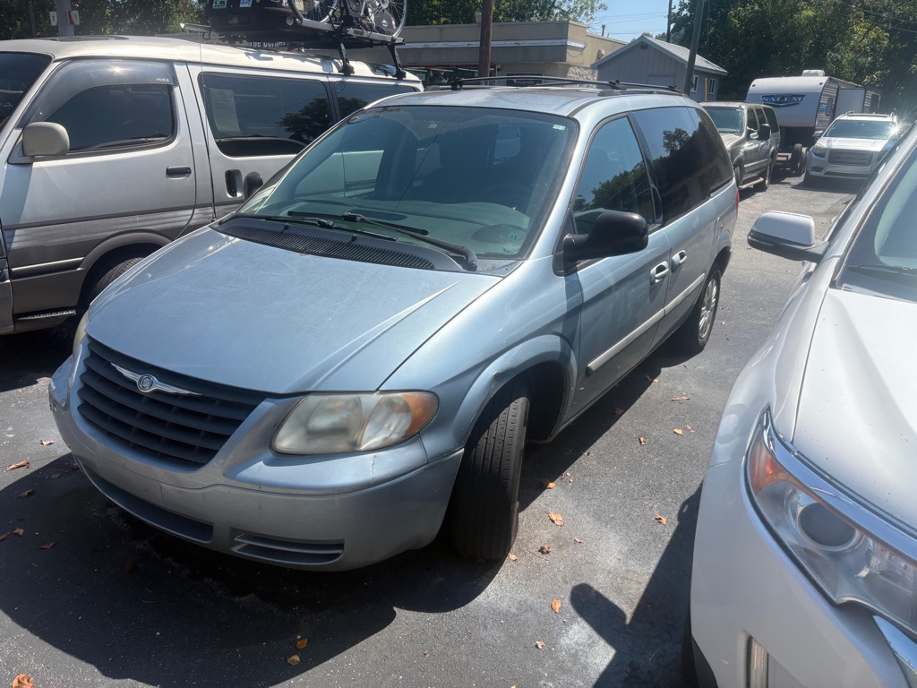 Photo 2 of this CHRYSLER TOWN AND COUNTR