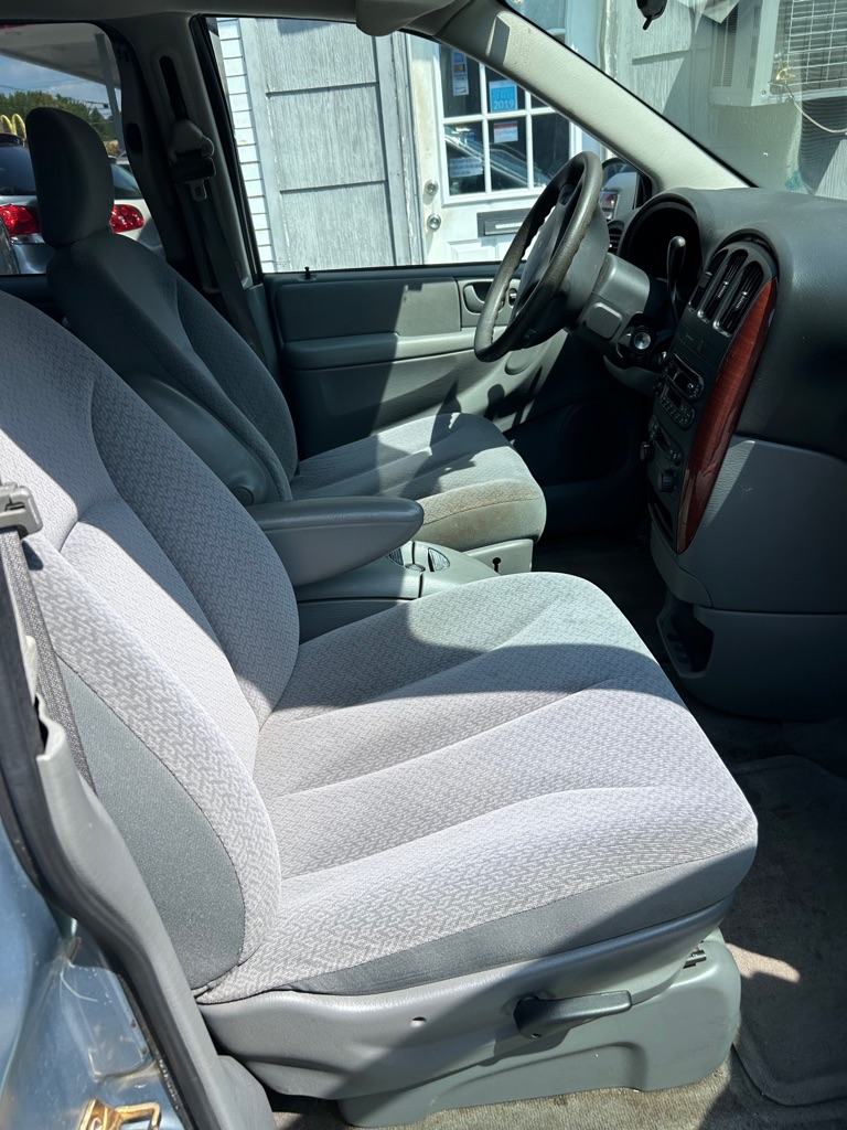 Photo 10 of this CHRYSLER TOWN AND COUNTR