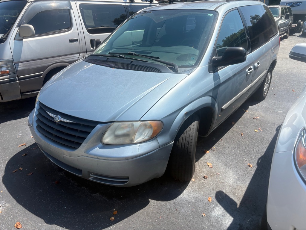 Photo 3 of this CHRYSLER TOWN AND COUNTR