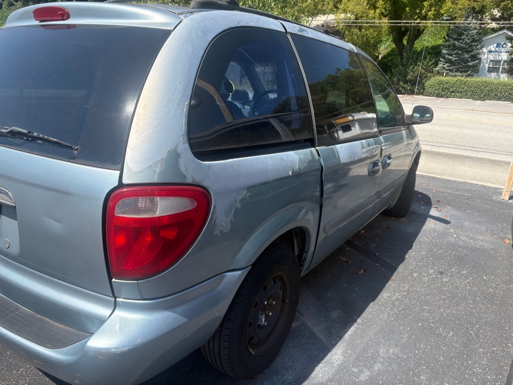 Photo 8 of this CHRYSLER TOWN AND COUNTR