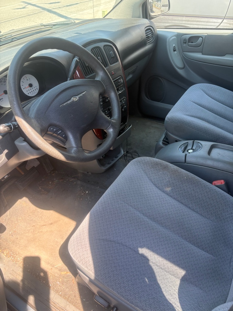 Photo 4 of this CHRYSLER TOWN AND COUNTR