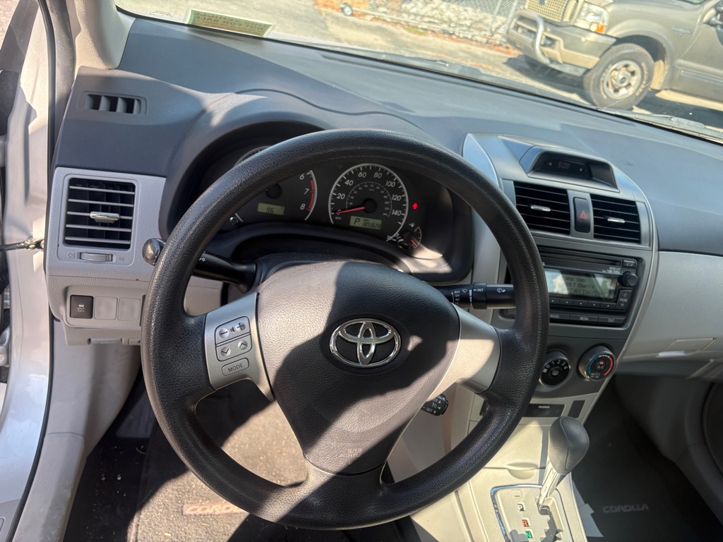 Photo 9 of this TOYOTA COROLLA