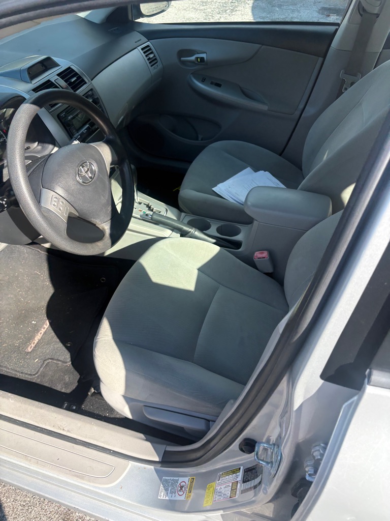 Photo 8 of this TOYOTA COROLLA