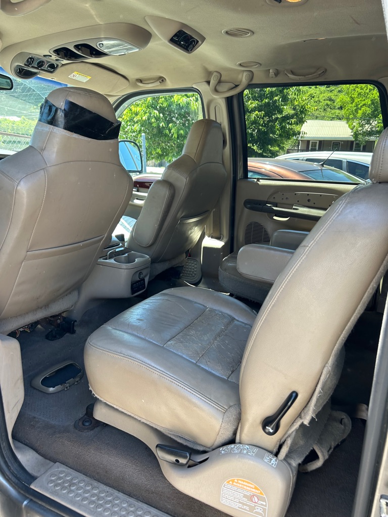 Photo 3 of this FORD EXCURSION