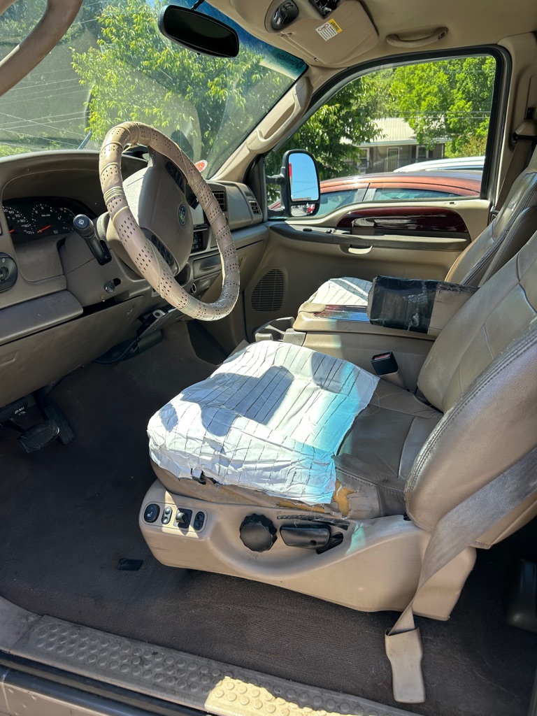 Photo 2 of this FORD EXCURSION