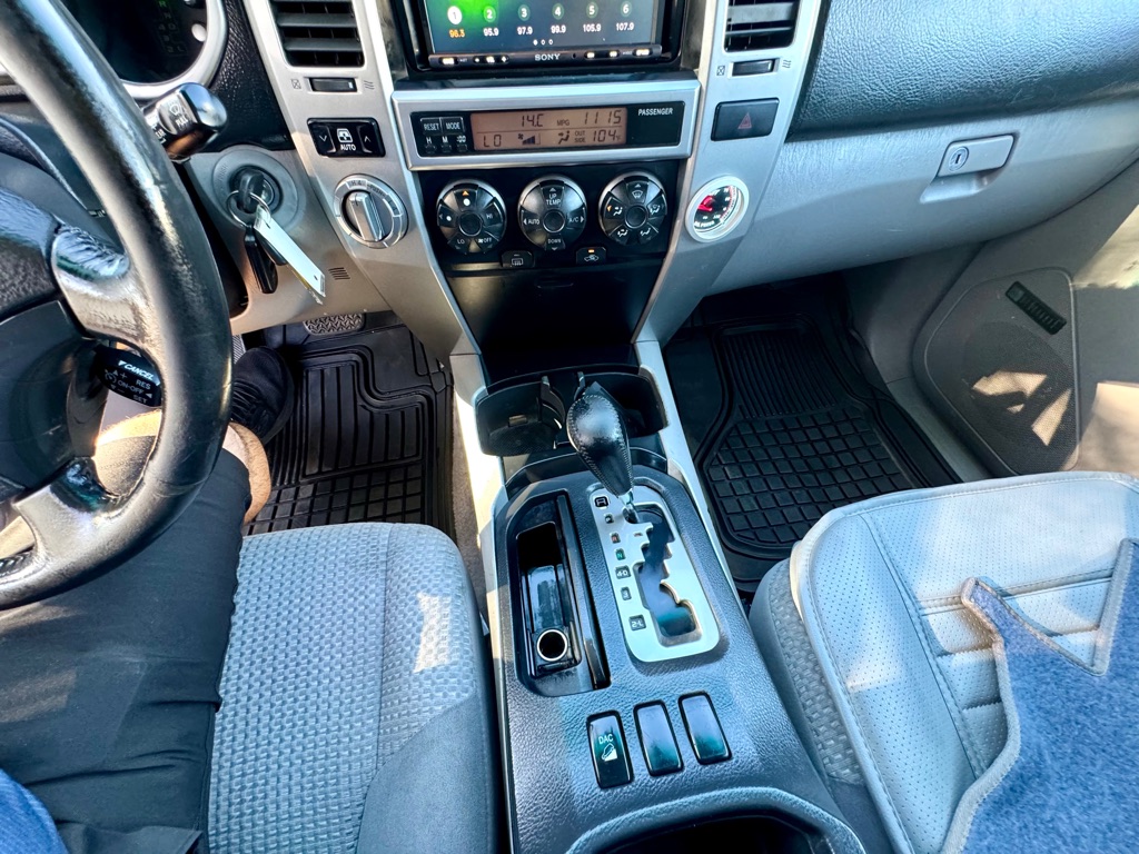 Photo 25 of this TOYOTA 4RUNNER
