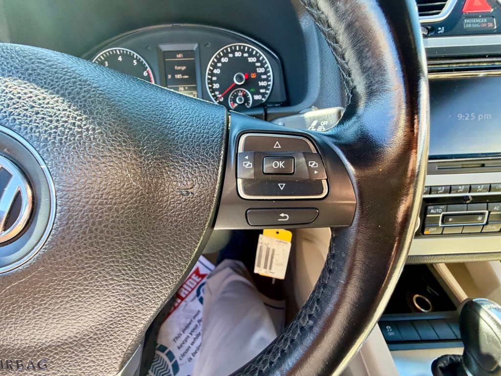 Photo 27 of this VOLKSWAGEN EOS