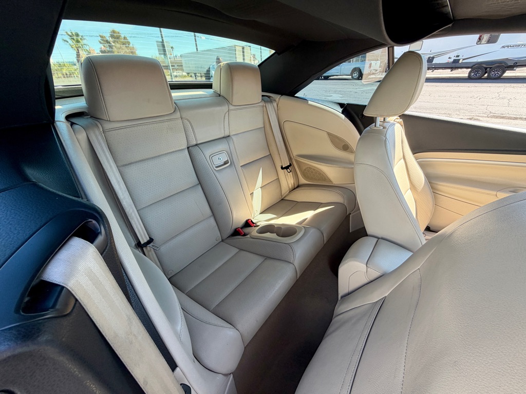 Photo 21 of this VOLKSWAGEN EOS