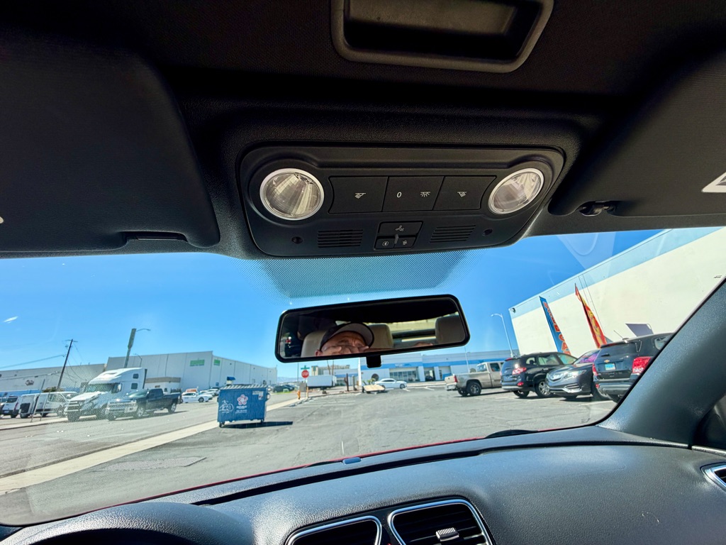 Photo 28 of this VOLKSWAGEN EOS