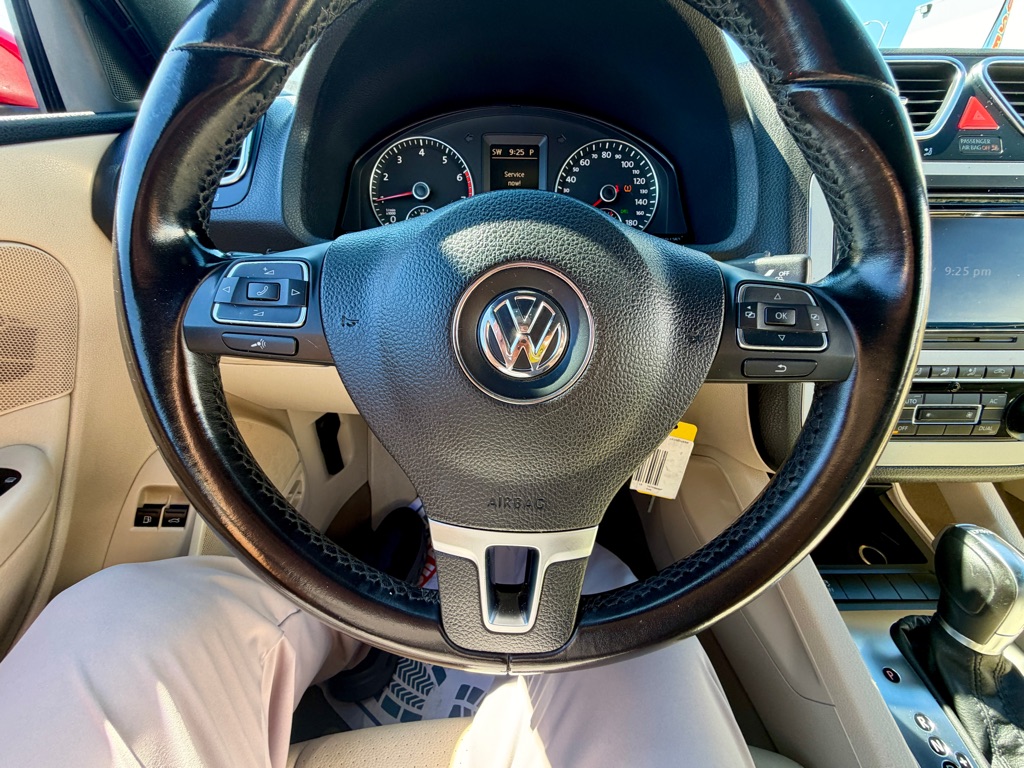 Photo 23 of this VOLKSWAGEN EOS