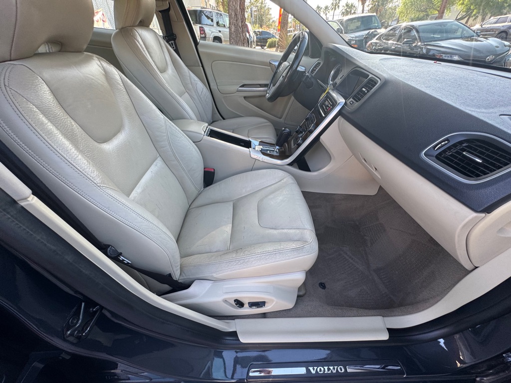 Photo 22 of this VOLVO S60