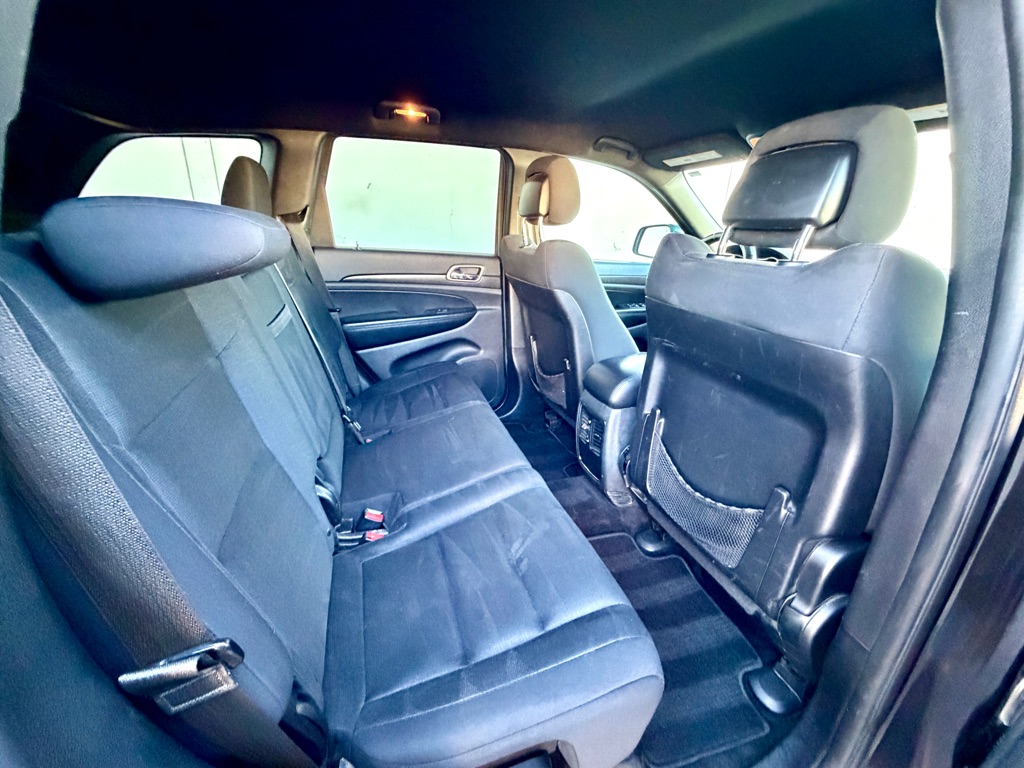 Photo 32 of this JEEP GRAND CHEROKEE