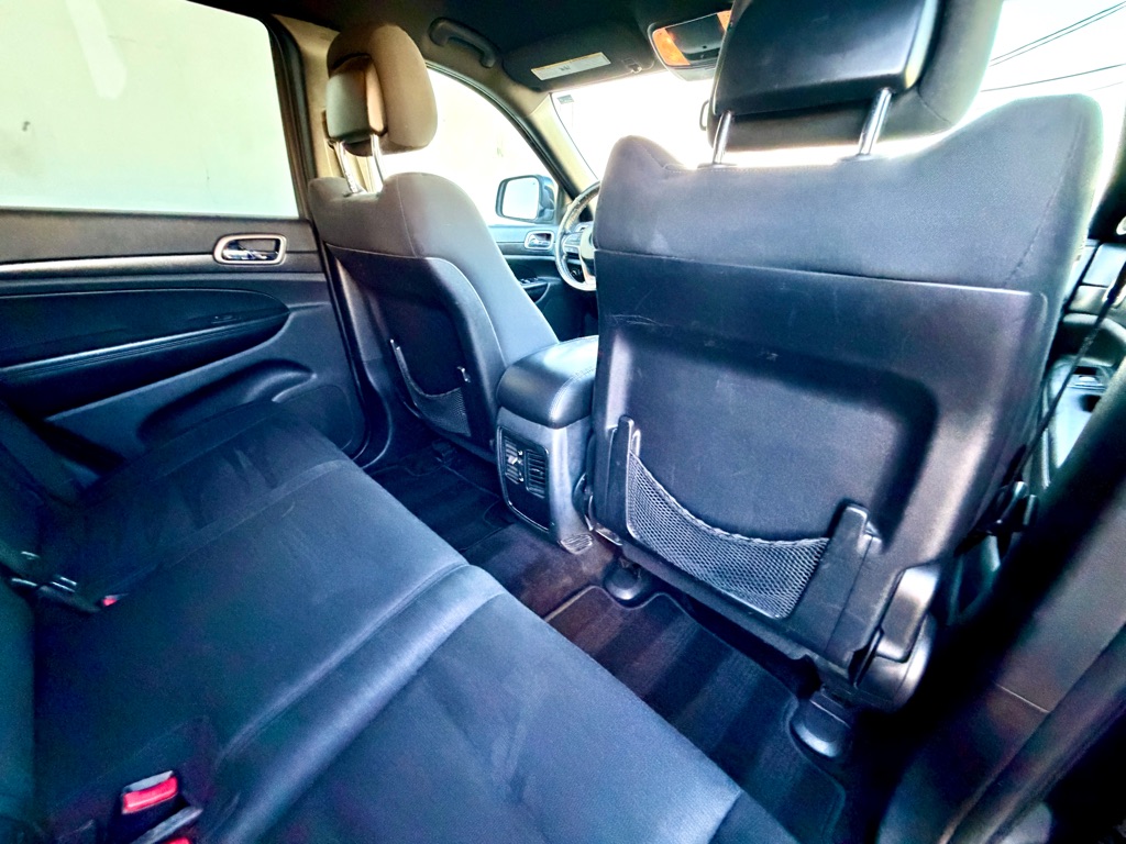Photo 38 of this JEEP GRAND CHEROKEE