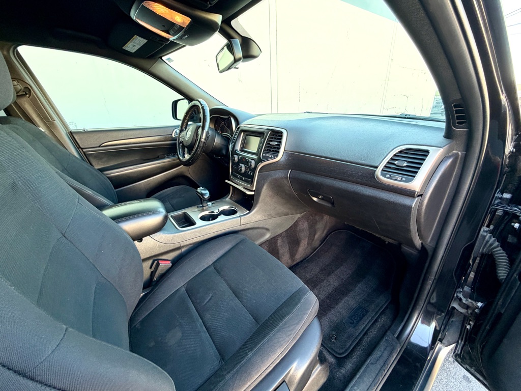 Photo 36 of this JEEP GRAND CHEROKEE