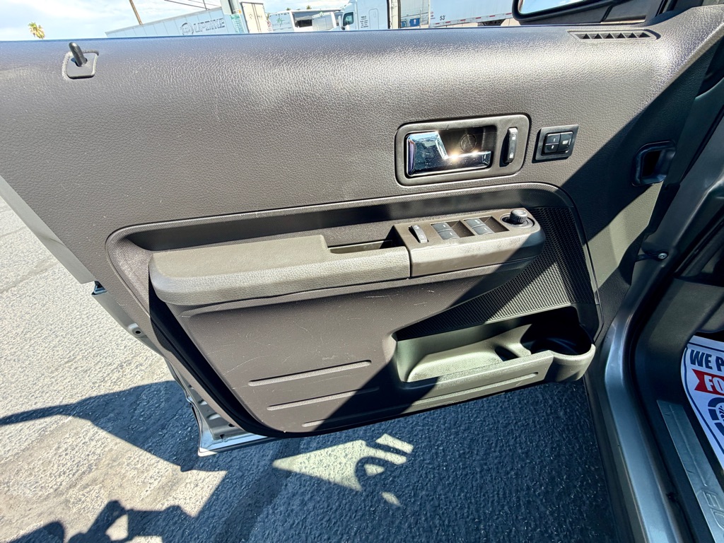 Photo 30 of this FORD EDGE