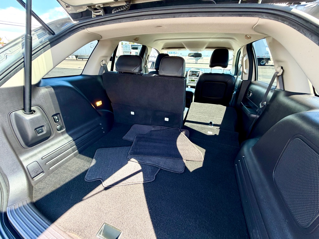 Photo 21 of this FORD EDGE