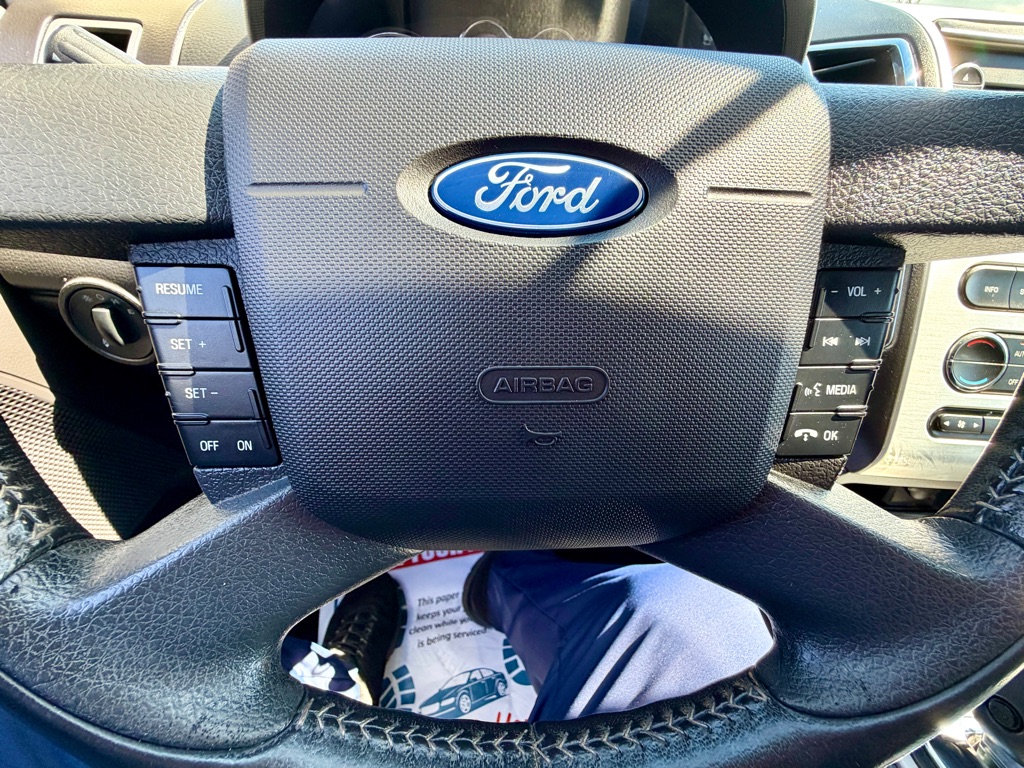 Photo 37 of this FORD EDGE