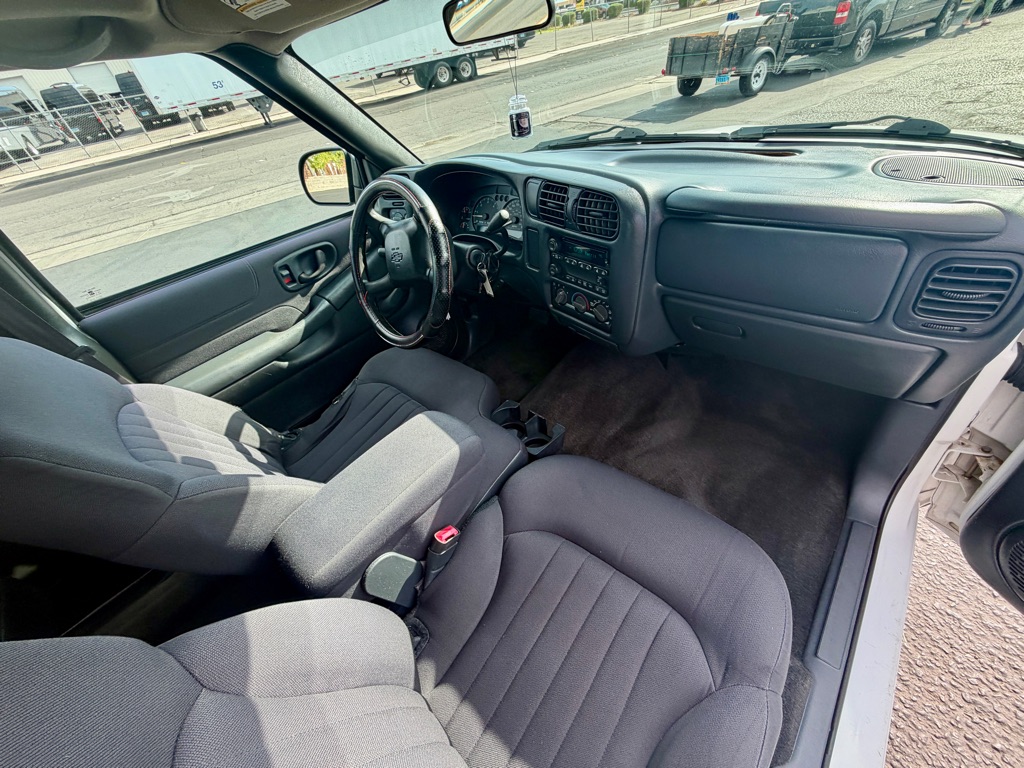 Photo 27 of this CHEVROLET BLAZER
