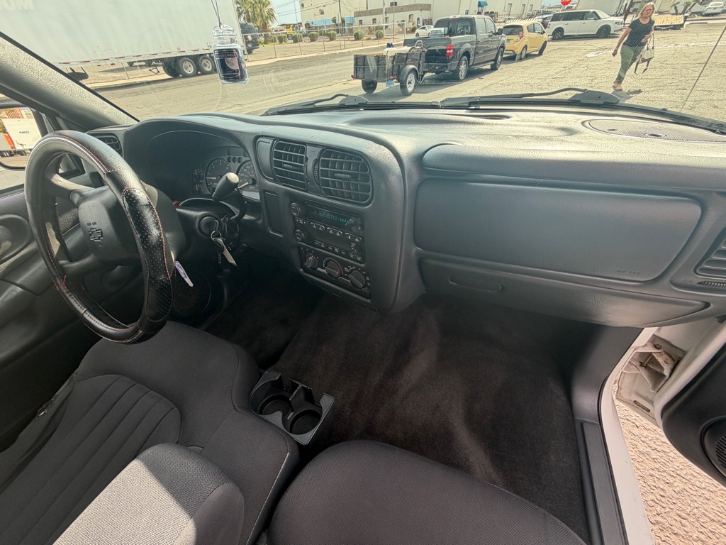 Photo 28 of this CHEVROLET BLAZER