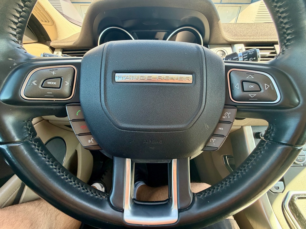 Photo 37 of this LAND ROVER RANGE ROVER EVO