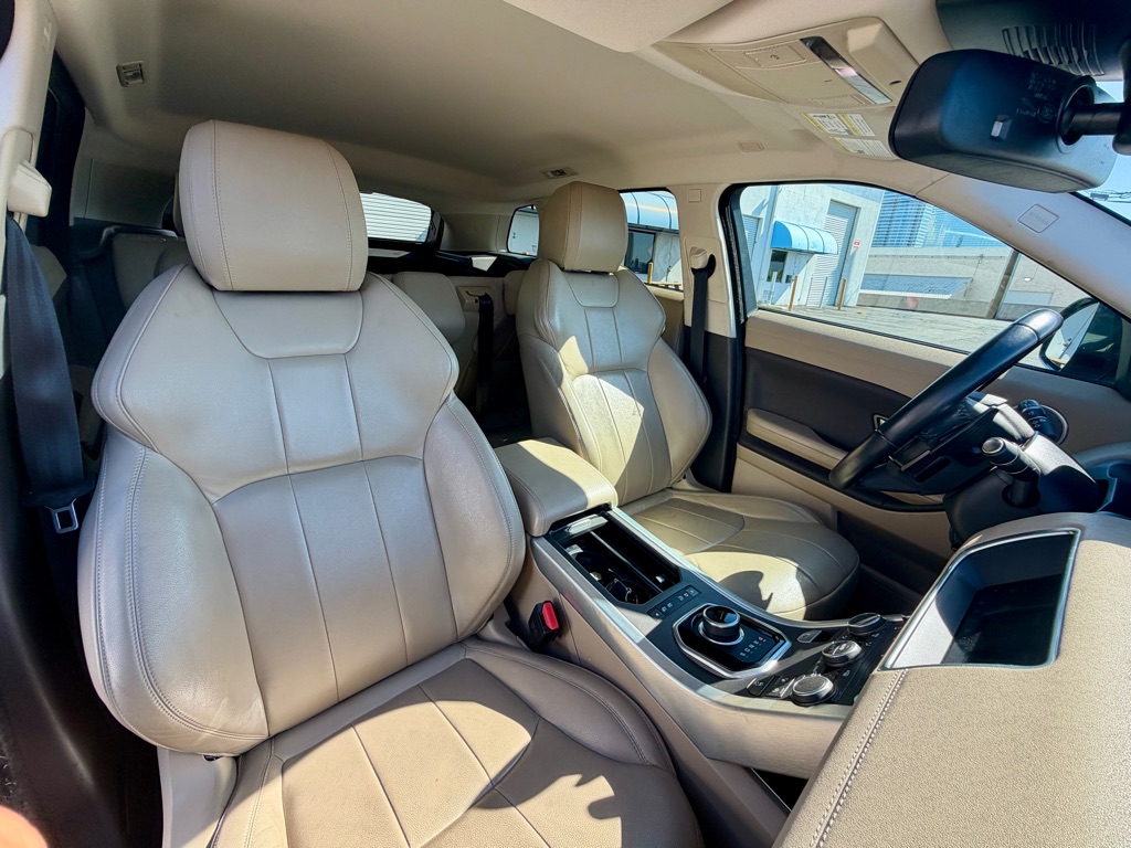 Photo 29 of this LAND ROVER RANGE ROVER EVO