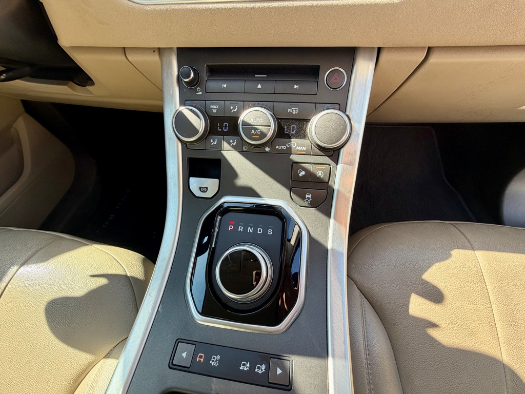 Photo 38 of this LAND ROVER RANGE ROVER EVO