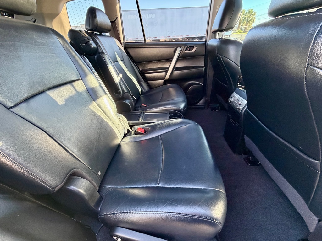 Photo 27 of this TOYOTA HIGHLANDER