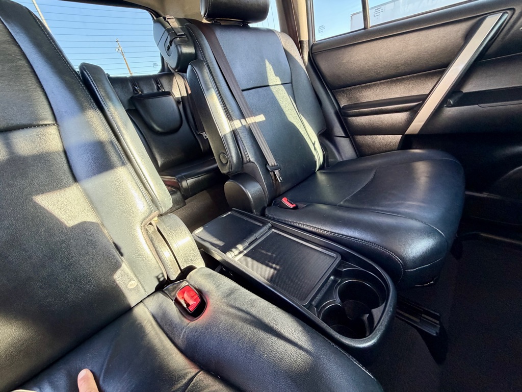 Photo 28 of this TOYOTA HIGHLANDER
