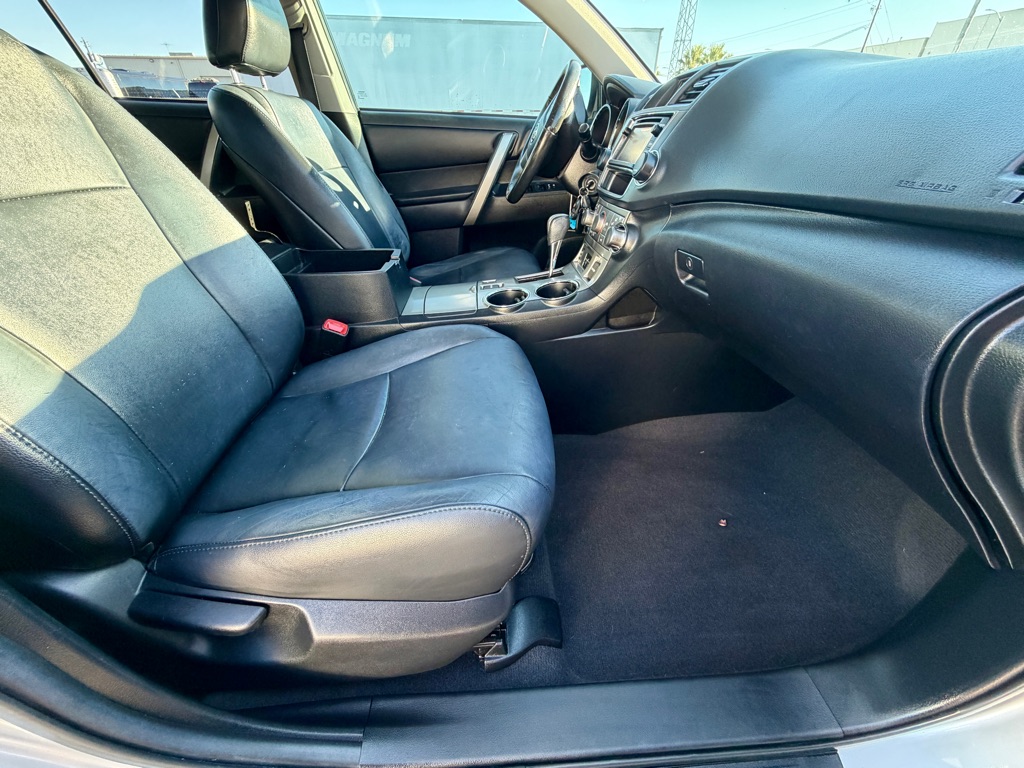 Photo 33 of this TOYOTA HIGHLANDER