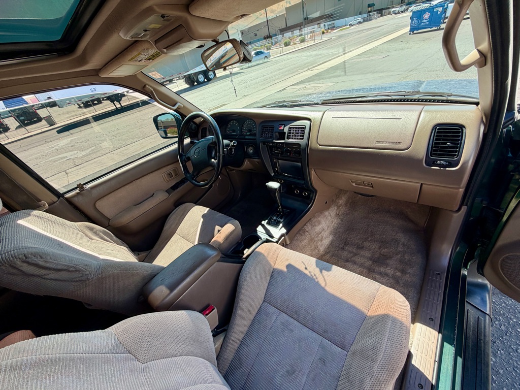 Photo 24 of this TOYOTA 4RUNNER