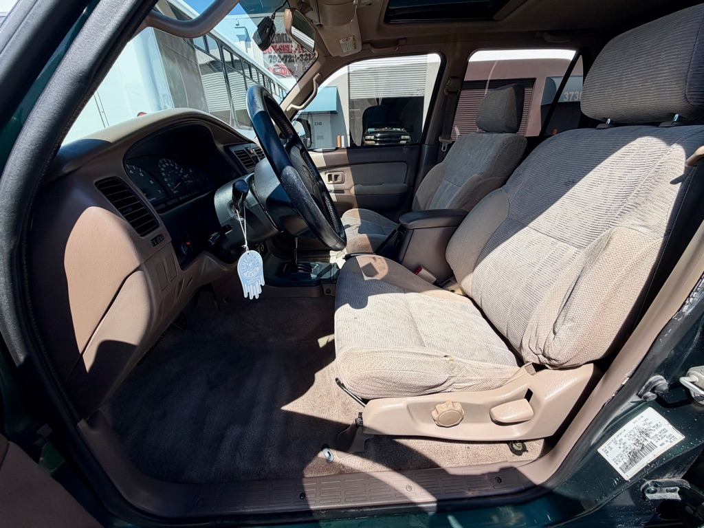 Photo 37 of this TOYOTA 4RUNNER