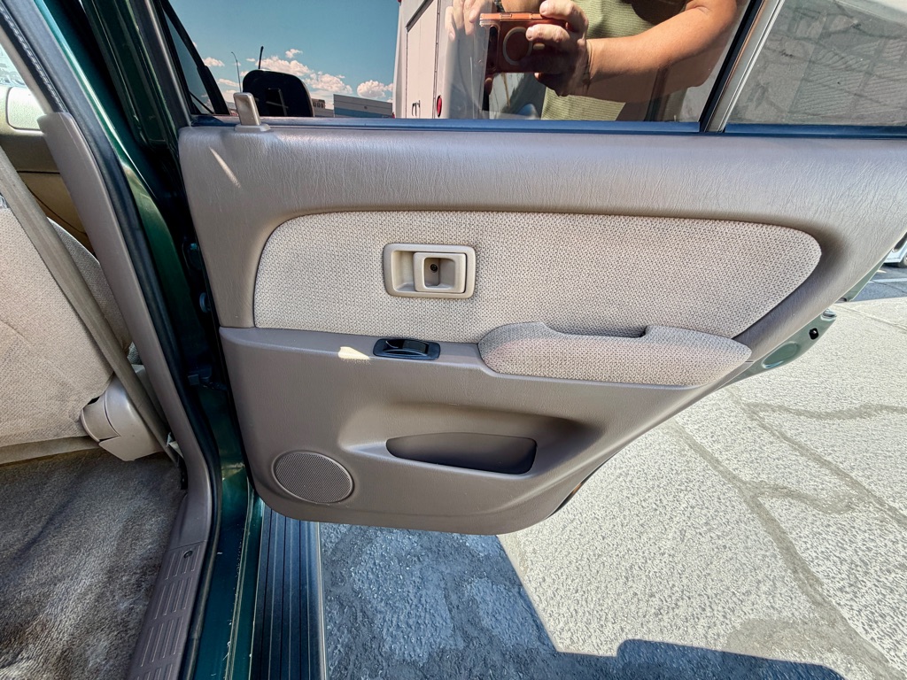 Photo 28 of this TOYOTA 4RUNNER