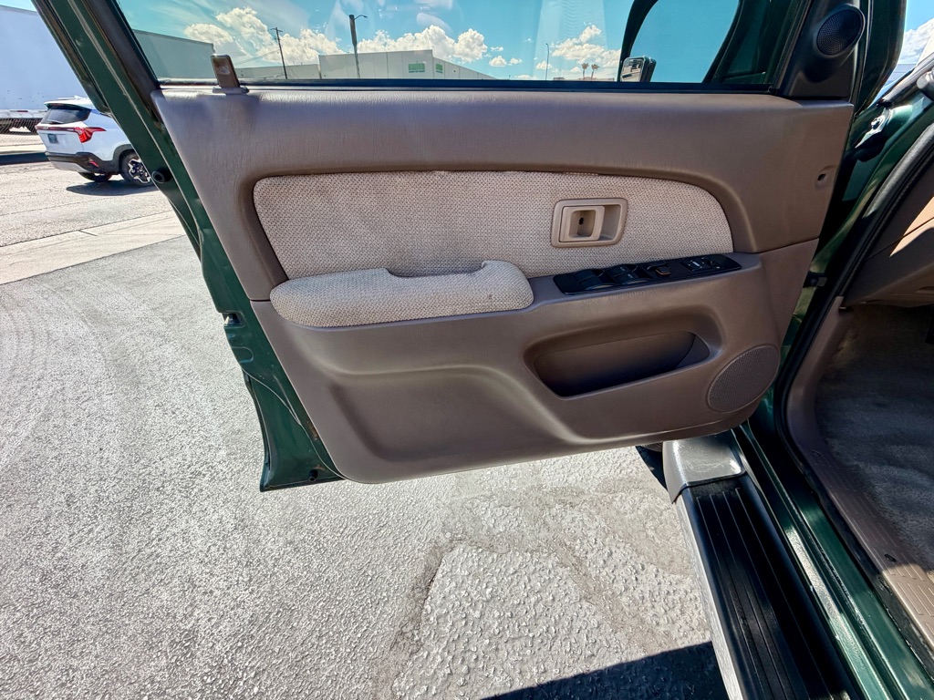 Photo 41 of this TOYOTA 4RUNNER