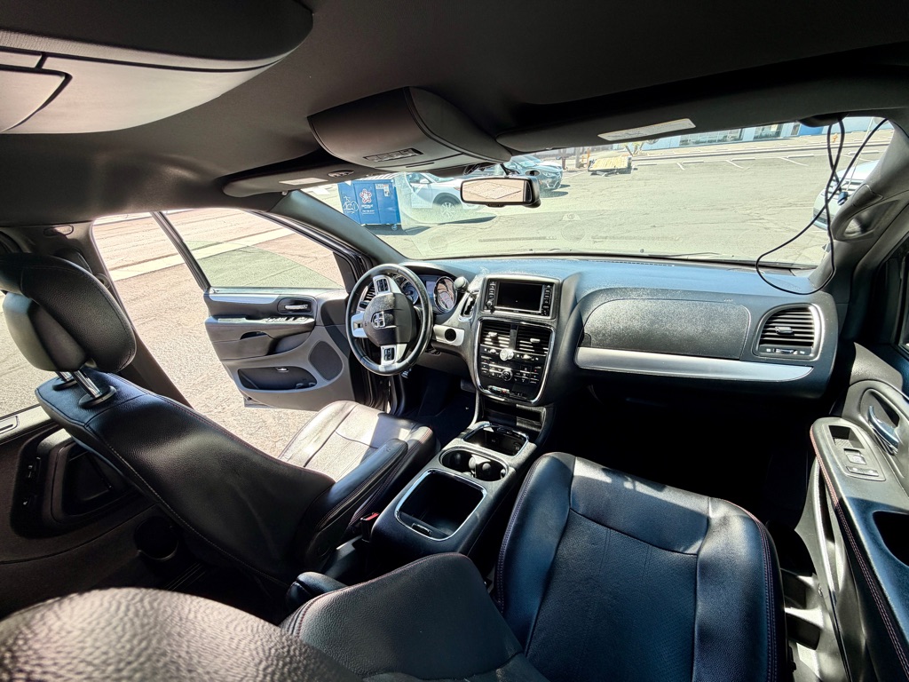Photo 25 of this DODGE GRAND CARAVAN