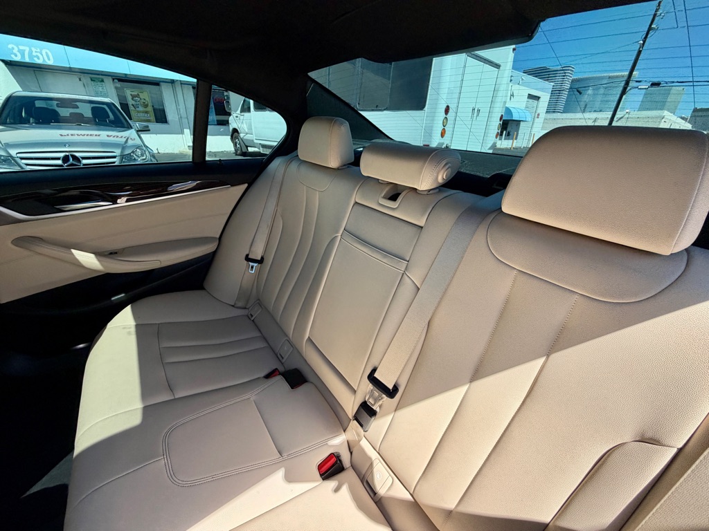 Photo 34 of this BMW 5 SERIES
