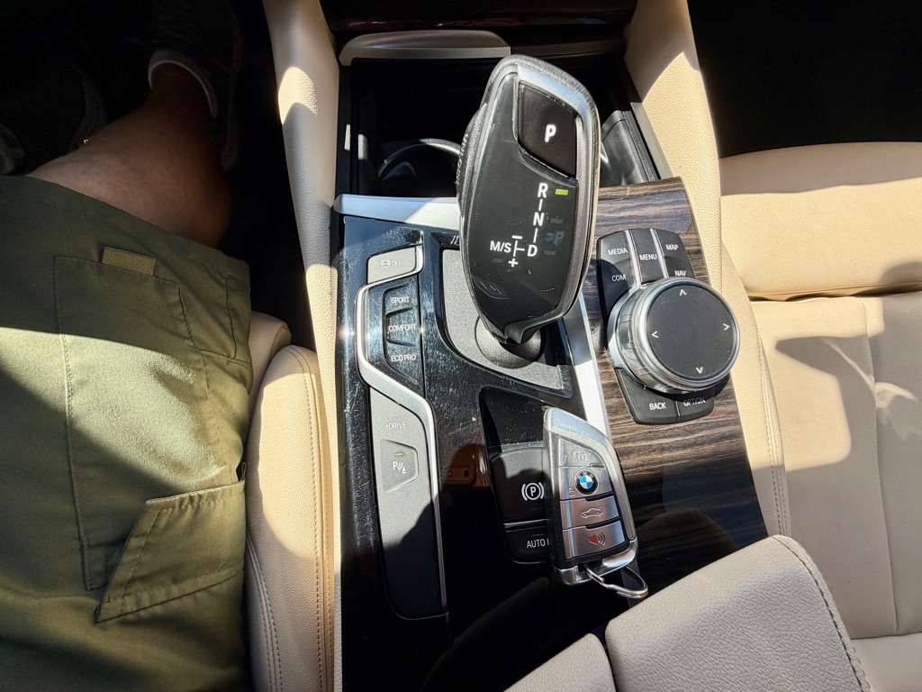 Photo 30 of this BMW 5 SERIES