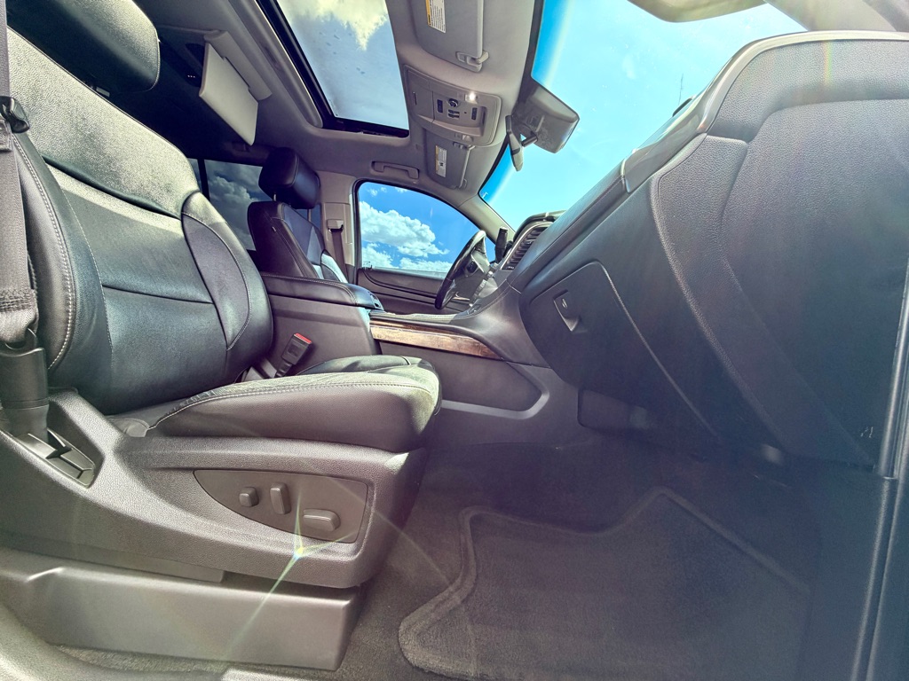 Photo 32 of this CHEVROLET SUBURBAN