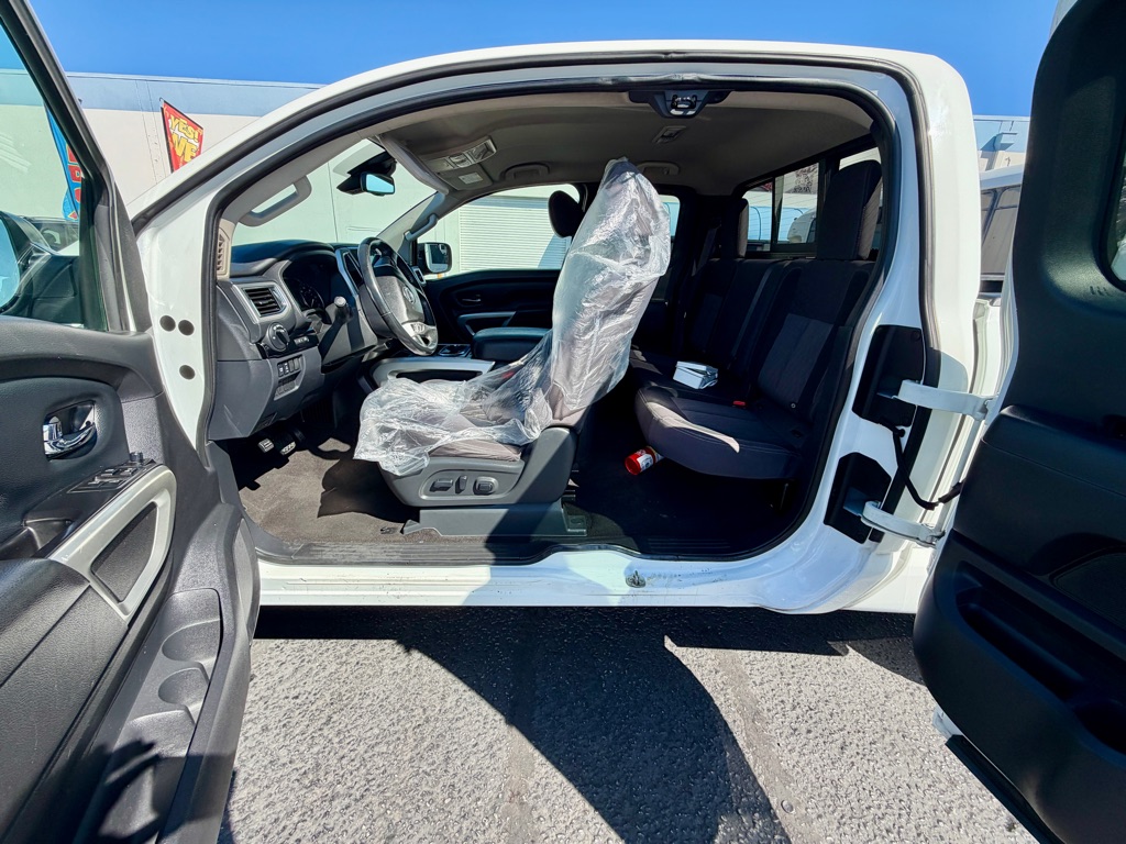 Photo 26 of this NISSAN TITAN