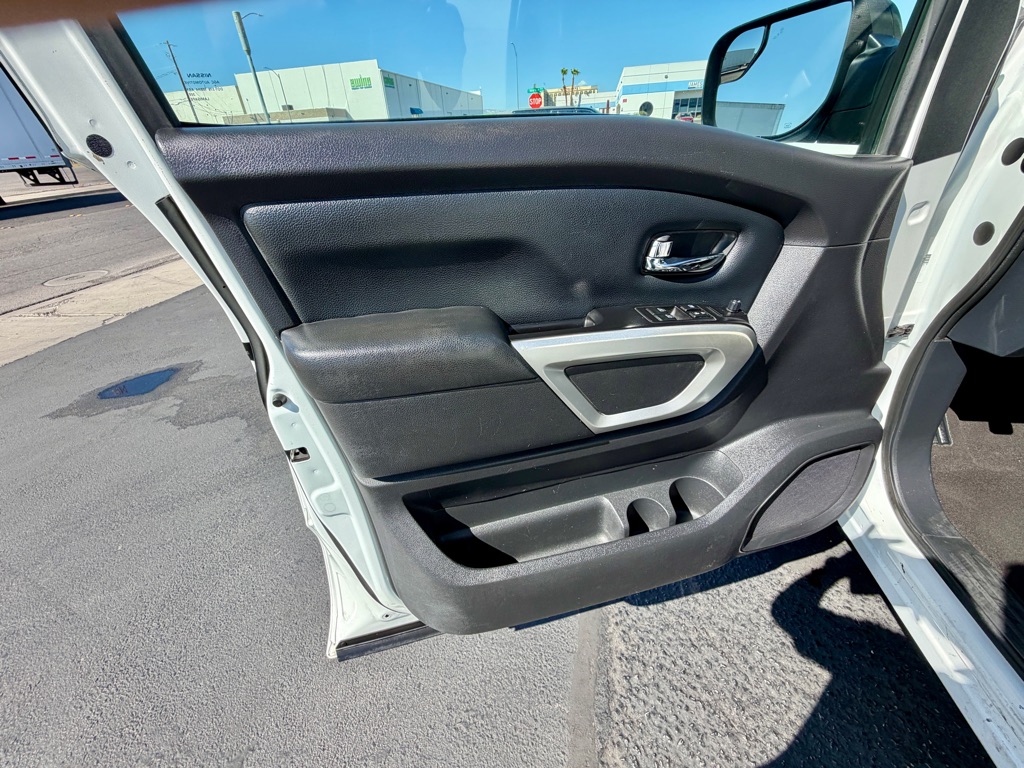 Photo 28 of this NISSAN TITAN