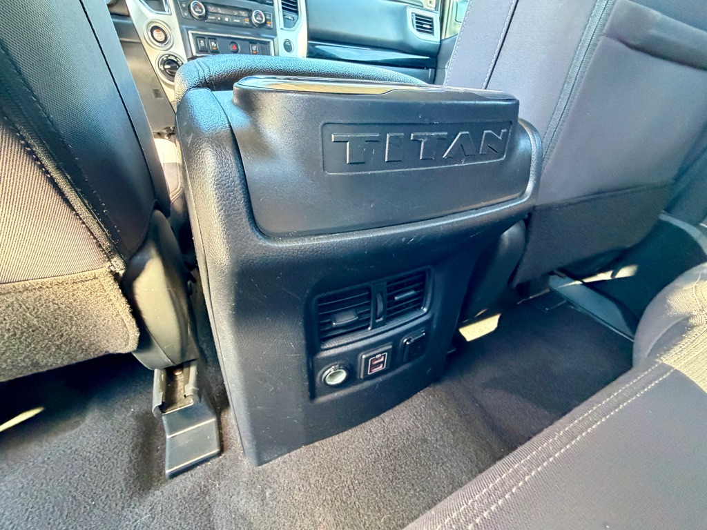 Photo 33 of this NISSAN TITAN