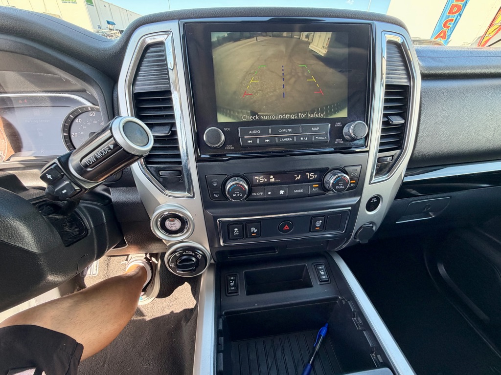 Photo 40 of this NISSAN TITAN