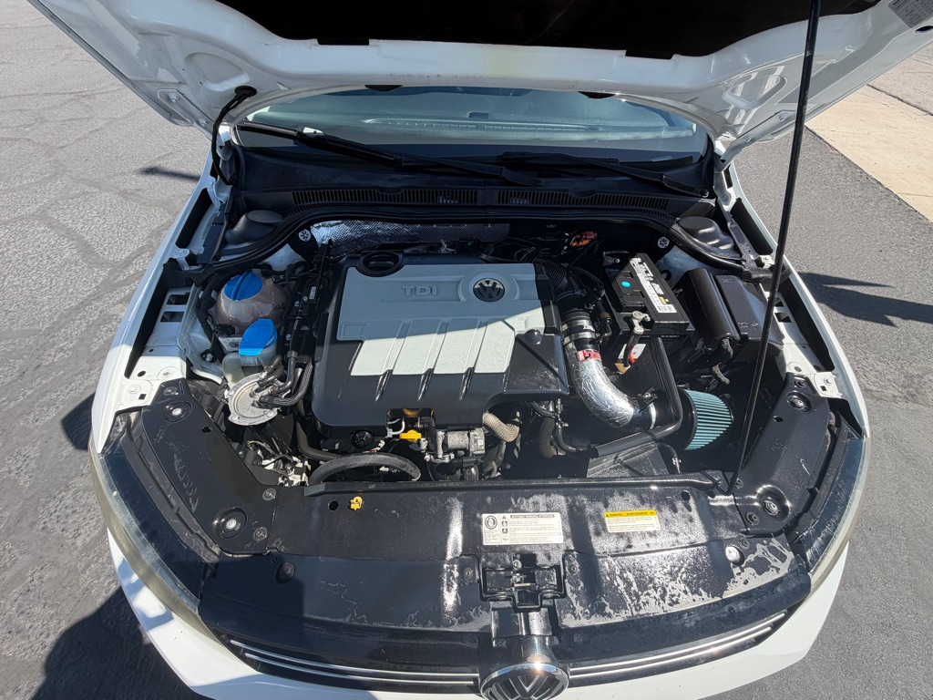 Photo 30 of this VOLKSWAGEN JETTA